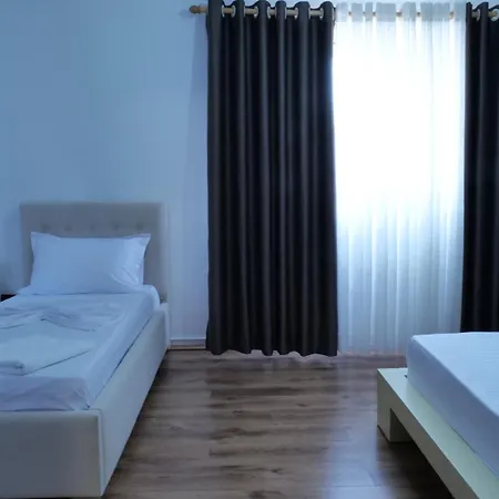 شقة View Spacious 07 تيرانا