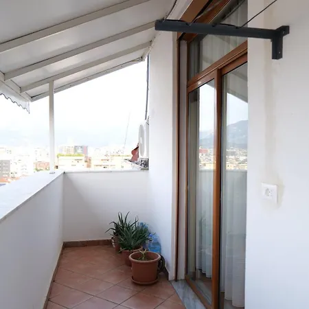 شقة View Spacious 07 تيرانا